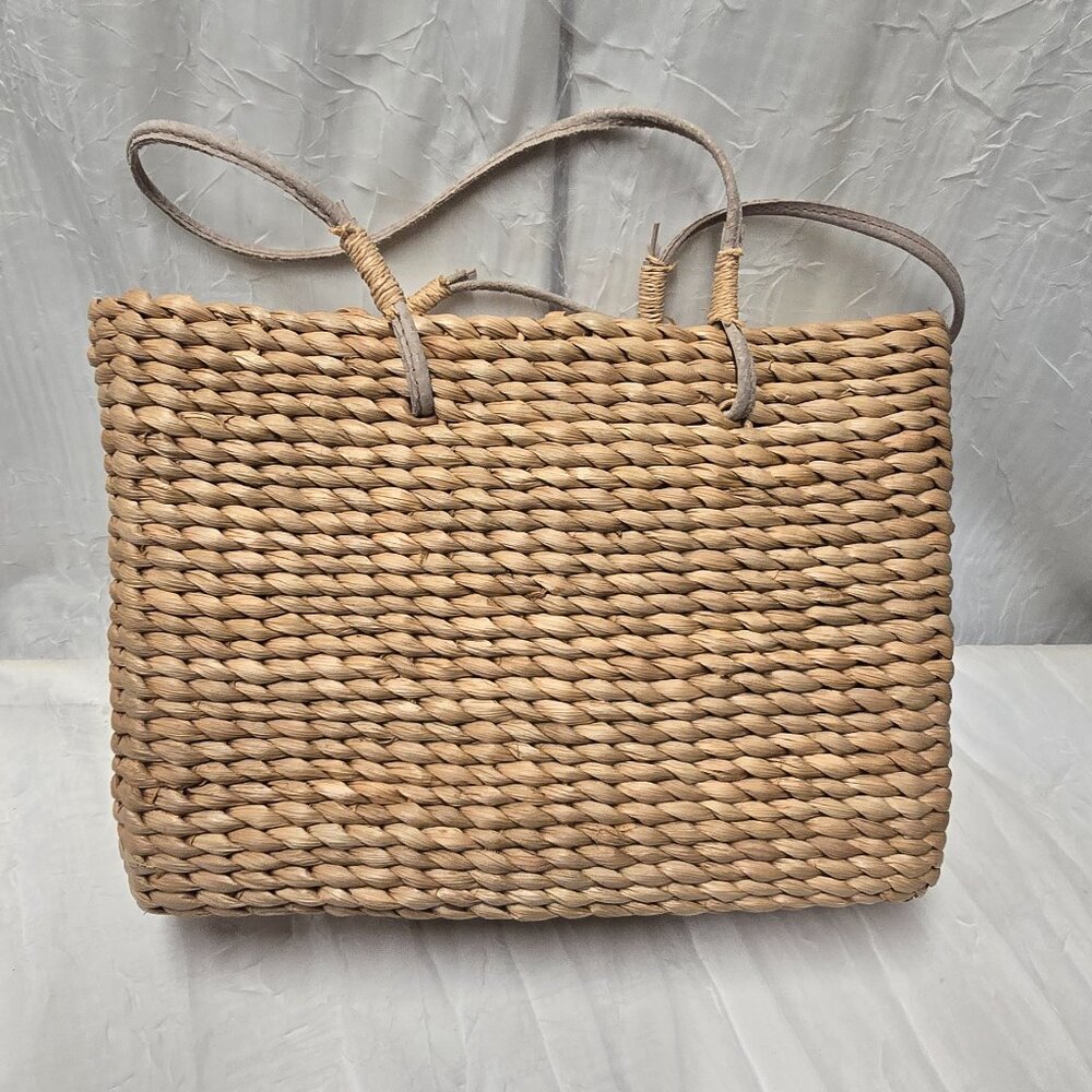 Sun 'N' Sand Wicker Tote by Paul Brent. - Picture 4 of 6